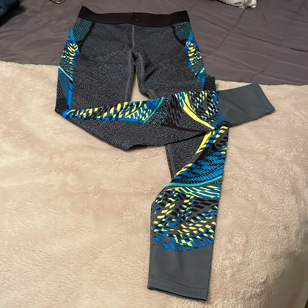 Gap yoga pants- small